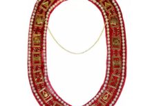 Royal Arch - Chain Collar with Rhinestones - Gold/Silver on Red Velvet + Free Case